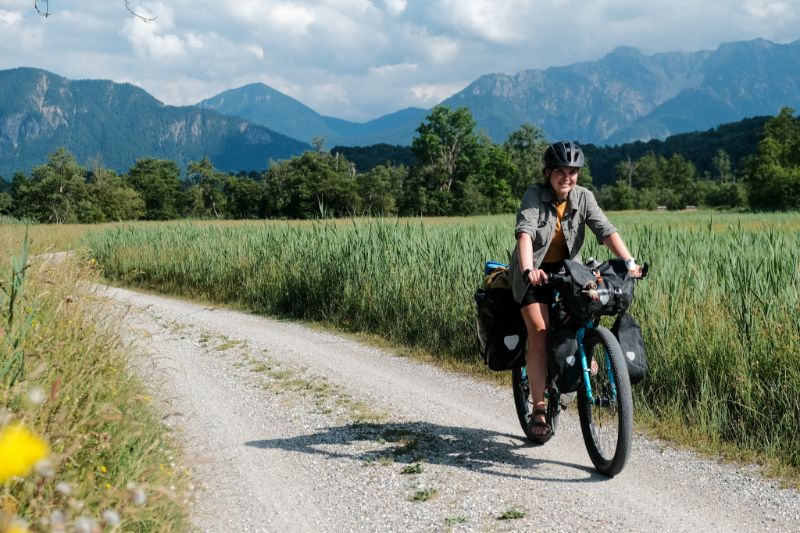 Voyager léger à vélo : tout sur le bikepacking