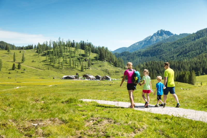 9 aventures à pied avec les enfants à l’étranger