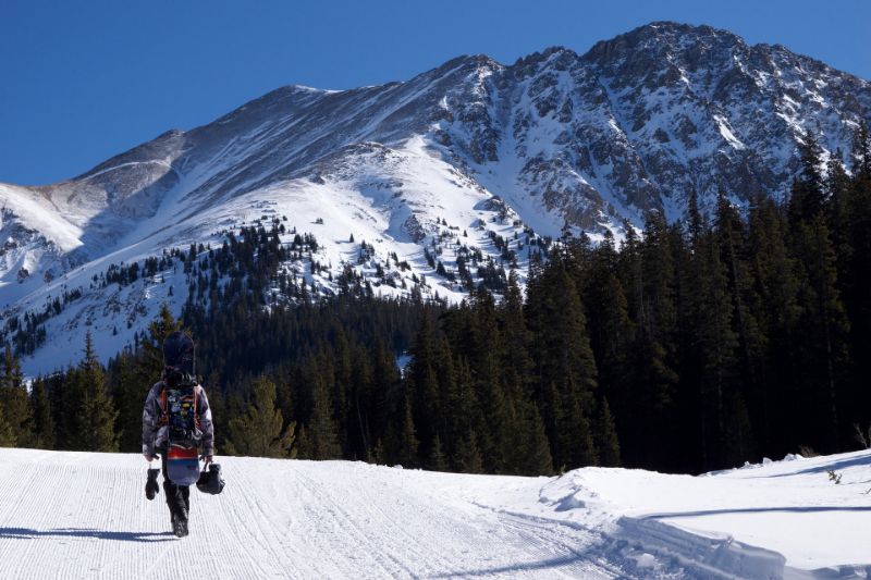 Ski ou snowboard hors-piste ? Voici les 5 conseils d’un expert en avalanches